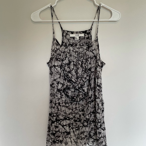Black and grey patterned chiffon tank top - Picture 2 of 3